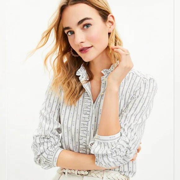 NWT Button Down Clip Ruffle Shirt in Winter White- Size Small - Picture 1 of 4